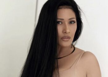 Simaria publica selfie e coxas impressionam seguidores