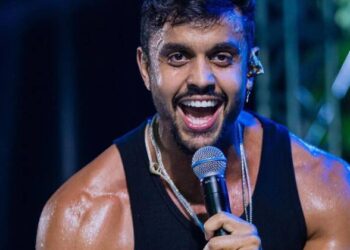 Cantor Lincoln Senna é internado em UTI de hospital em Salvador