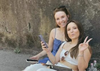 Larissa Manoela: Mãe da atriz quebra o silêncio e é bombardeada por críticas