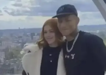 Richarlison posa com modelo brasileira em Londres e reforça rumores de romance