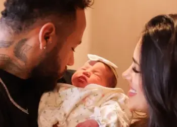 Bruna Biancardi defende ausência de Neymar em parto e revela comportamento do jogador ao ver a filha