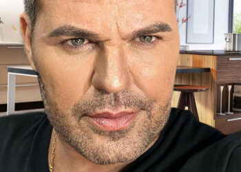 Mãe de Eduardo Costa tem casa assaltada