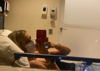 Yasmin Brunet fratura costela e faz alerta aos fãs