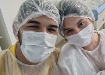 Zé Vaqueiro e Ingra Soares postam primeira foto com o filho que está na UTI.