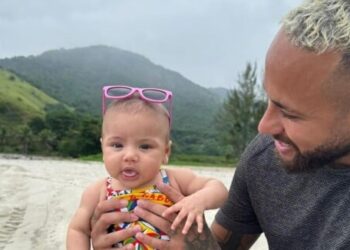 Bebê grifada! O maiô favorito de Mavie, filha de Neymar e Bruna Biancardi, custa o preço de uma parcela de carro dos sonhos