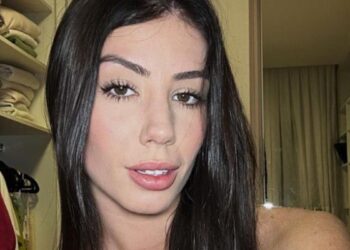 Maria Lina faz reflexão ao mostrar estrias de sua gestação: “Ainda se fazem presentes”