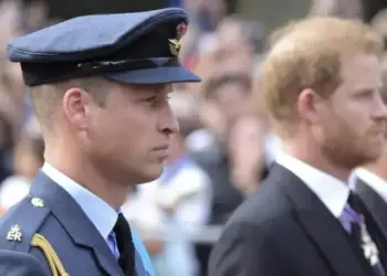 Príncipe William tem pressionado o pai por causa de Harry