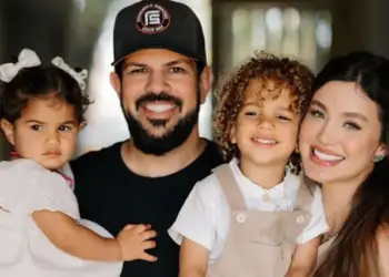 Biah Rodrigues e Sorocaba anunciam gravidez de gêmeos: ‘Somos 6’