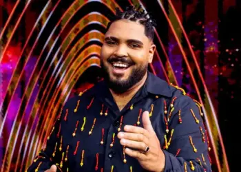 ‘Fetiche branco’, diz Paulo Vieira ao criticar apuração do Carnaval do Rio