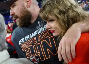 Taylor Swift encara maratona no ar e jet leg para estar com namorado no Super Bowl